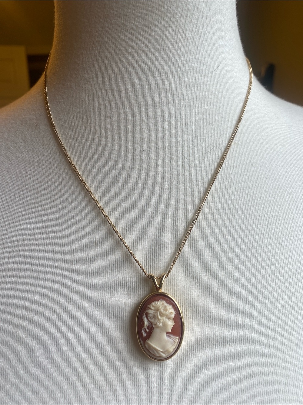 Vintage Style Cameo Pendant Necklace in Cream and Burgundy